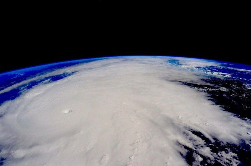 El astronauta de la NASA, Scott Kelly, a bordo de la Estación Espacial Internacional (EEI), publicó esta imagen de cómo luce "Patricia" desde el espacio.