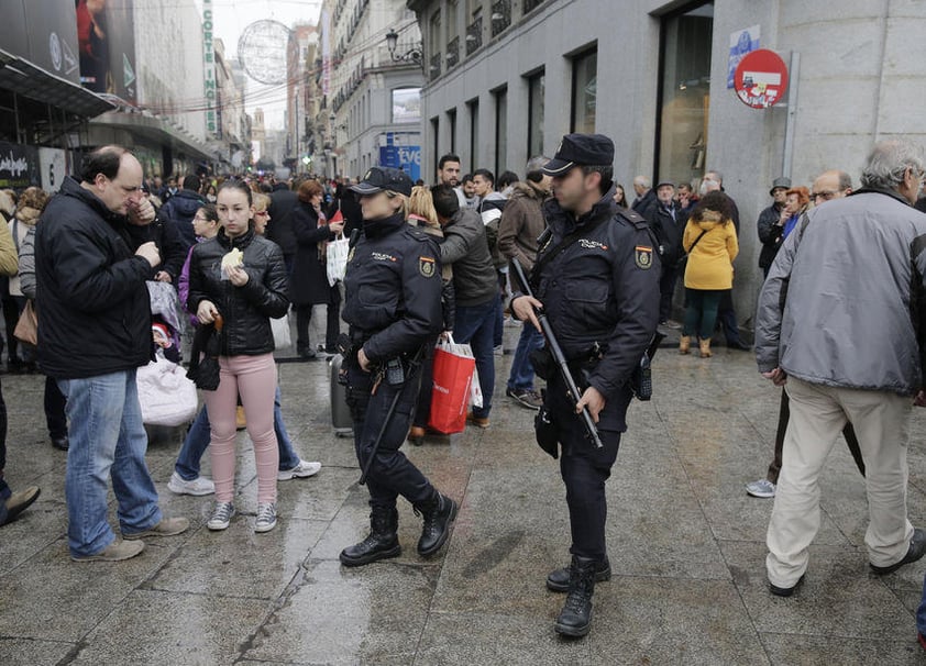 El otro lado de la moneda se encuentra en países como España, donde la seguridad fue fuerte desde las primeras horas del día.