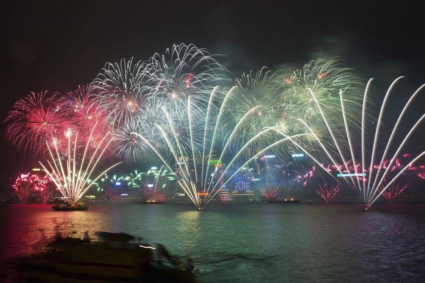 En la bahía Victoria de de Hong Kong, China, se celebró la llegada del nuevo año.