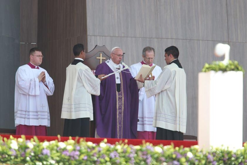 Acuden 300 mil fieles a la misa del Papa en Ecatepec