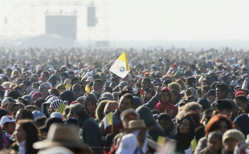 Aproximadamente 300 mil personas se reunieron en el área campestre del centro estudios de Ecatepec.