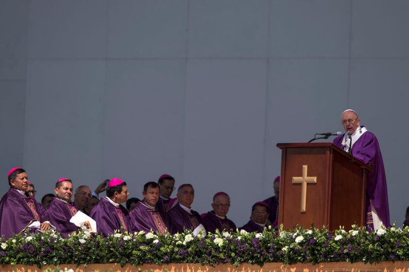 El Papa ofició una misa antes 300 mil personas en Ecatepec.