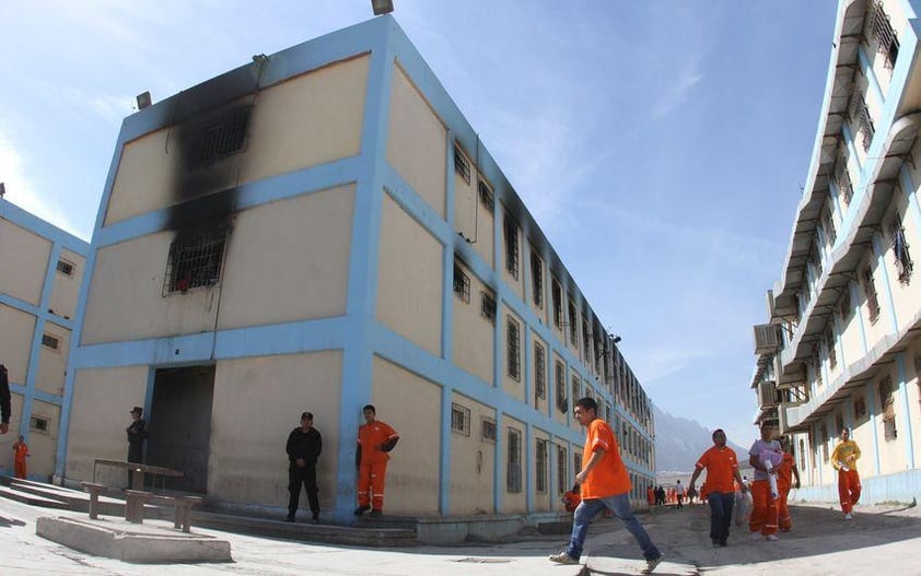 Tras los hechos violentos que dejaron 49 muertos y 12 heridos, autoridades estatales han procedido a revisar a fondo el estado que guarda la operatividad al interior del reclusorio ubicado al noroeste de Monterrey.