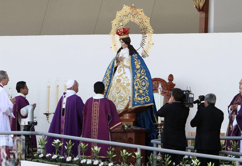 Oficia Papa misa ante religiosos en Morelia