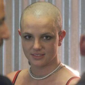 En 2007, Britney Spears sufrió una de sus peores épocas, cuando incluso llegó a raparse, cambiando radicalmente su imagen.