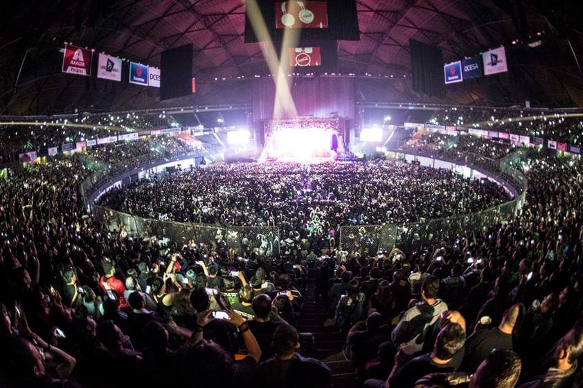 La legendaria agrupación se presentó en el Palacio de los Deportes.