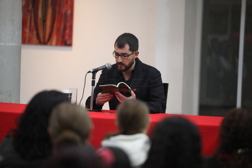 El evento tuvo lugar en el Museo de Historia y Arte ‘El Palacio de los Gurza’, donde compartió con los duranguenses algunos capítulos de ‘El viaje’, autoría de Sergio Pitol.