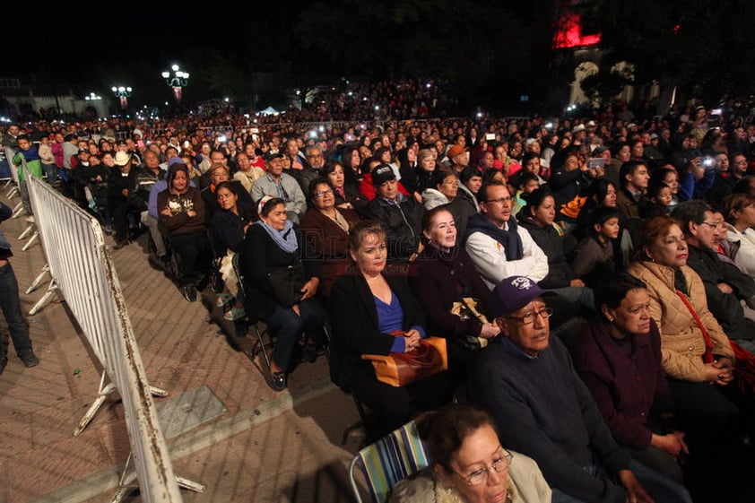 El concierto que formó parte de las actividades masivas del Festival ‘Ricardo Castro 2016’ continuó con melodías como ‘Un dolor’, ‘Ni tu amigo ni tu amante’ y ‘Soy yo’.