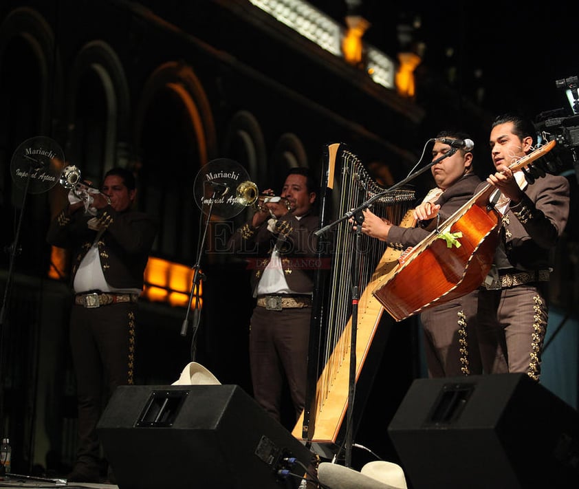 El Mariachi Imperial Azteca le cantó al amor, al desamor y a la vida.