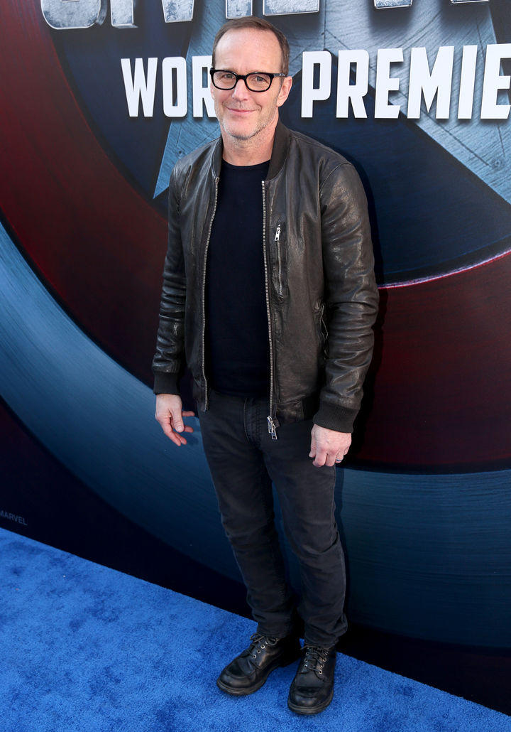 Clark Gregg posando a su llegada a la premier.