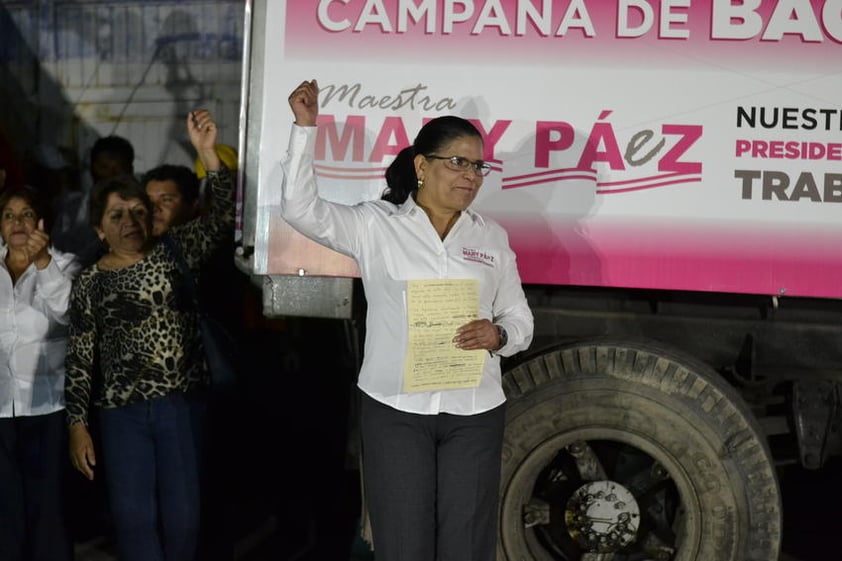 Fue en la calle Rinconada, casi esquina con Volantín en donde Mary Páez, acompañada de los candidatos a diputados por los distritos de la capital, inició con las acciones del proselitismo.