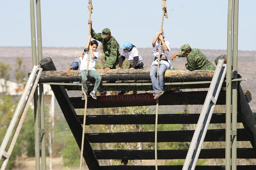 Desde temprana hora arribaron familias que se integraron a las actividades ofrecidas por los elementos del Ejército.