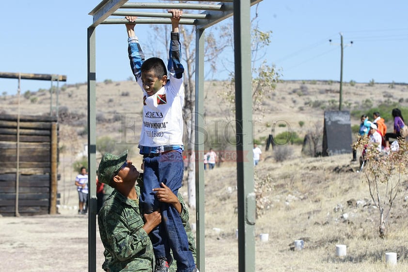 Por espacio de tres horas, las familias asistentes pudieron conocer el principal cuartel militar de esta entidad.