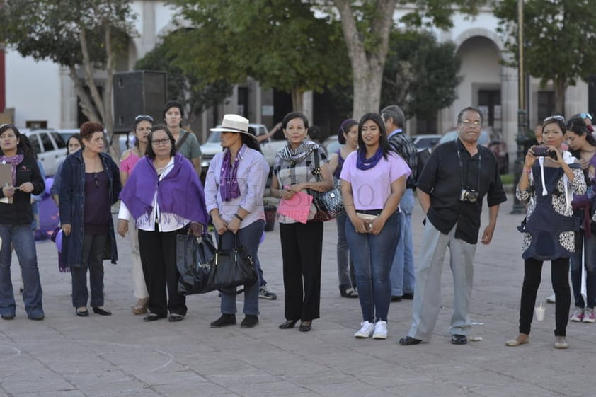 La movilización se realizó en el marco de las protestas #VivasNosQueremos, que fueron coordinadas desde lugares como España y diversos estados de México.