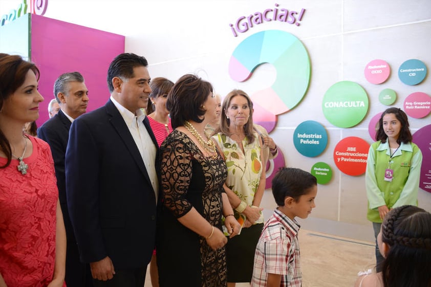 El gobernador y su esposa recorrieron las instalaciones del Museo Acertijo, que fue inaugurado al 80 por ciento de su funcionalidad.