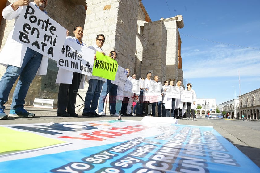 Desde temprano estuvieron presentes en la Plaza Fundadores donde aseguraron estar de luto en la conmemoración del Día del Trabajo. "