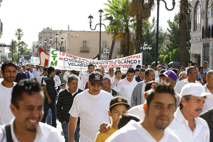 No hubo reclamos, sólo algunos aplausos cuando el orador agradeció, a nombre de los obreros, las obras y gestiones de la actual Administración Estatal.