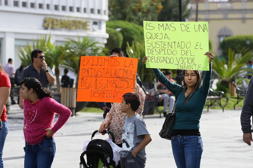 No pocos trabajadores se fueron retirando antes de que terminara el evento para irse a pasar un domingo familiar.