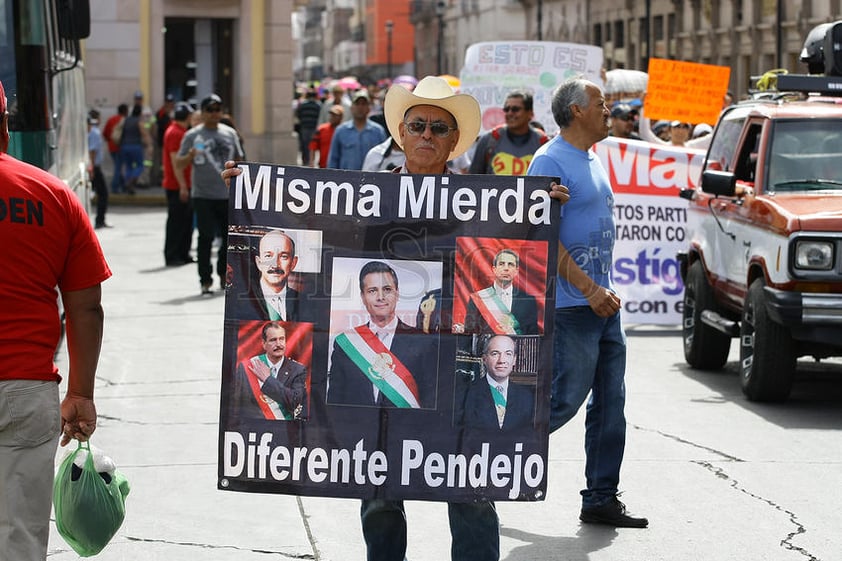 Los obreros de la Confederación de Trabajadores de México (CTM) llegaron de manera ordenada a la IV Centenario; en el trayecto sustituyeron los gritos de consigna de otros años por la música.