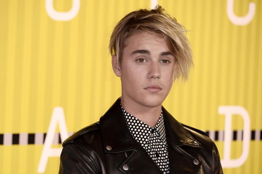 Al acudir a los MTV VMA's 2015, Justin Bieber sorprendió con su nueva imagen al aparecer con un peculiar peinado.