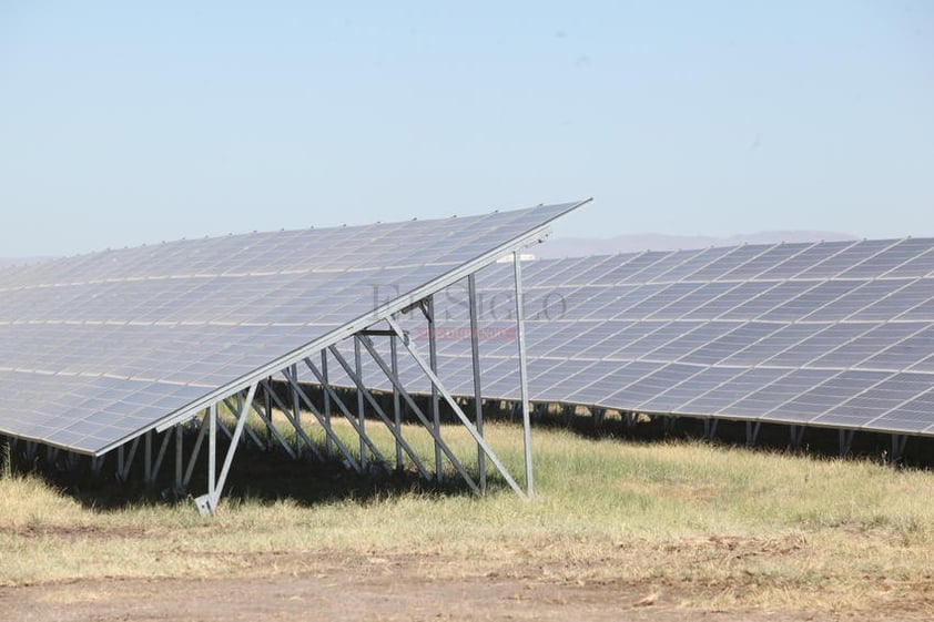 Este Huerto Solar tiene la capacidad de generar energía eléctrica para más 250 mil hogares, el equivalente a encender más de 1 millón de focos convencionales al mismo tiempo.