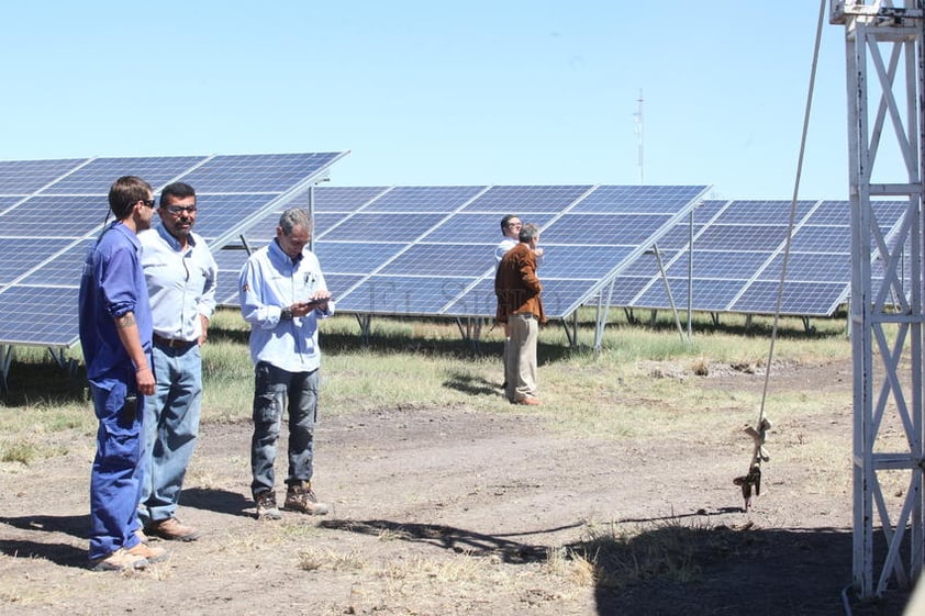 El gobernador del estado, Jorge Herrera Caldera, destacó que con la Fase 2 del Huerto Solar TAI, Durango se posiciona como líder en el sector fotovoltaico y como la capital nacional de las energías renovables.