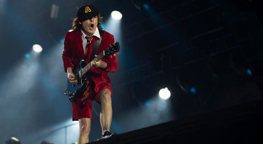 Angus Young, el mítico guitarrista de la banda australiana, cautivó a los españoles con su energía en el escenario.