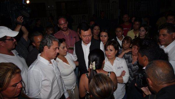 Durante el recorrido por las calles Lacandón, callejón Chichén Itzá, Calle 1, Retorno Lacandón y Petén, los funcionarios escucharon las demandas de colonos, principalmente mujeres.