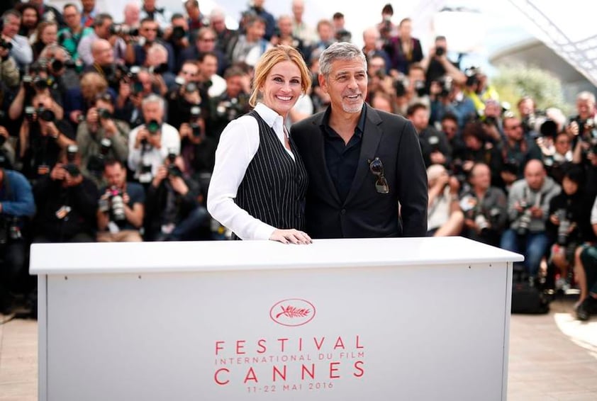 Julia Roberts y George Clooney consideraron que la que película habla de forma inteligente de la evolución y de en lo que se han convertido las noticias de televisión y los programas de entretenimiento, con fronteras cada vez más desdibujadas.