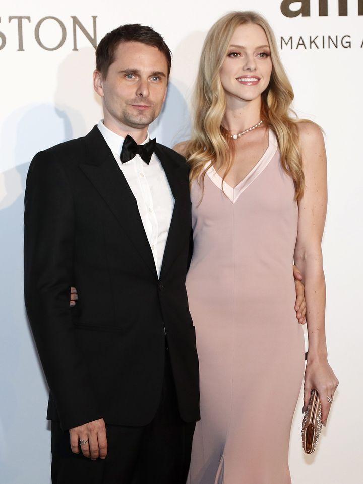 El vocalista de Muse, Matt Bellamy, junto a la modelo estadounidense Elle Evans.