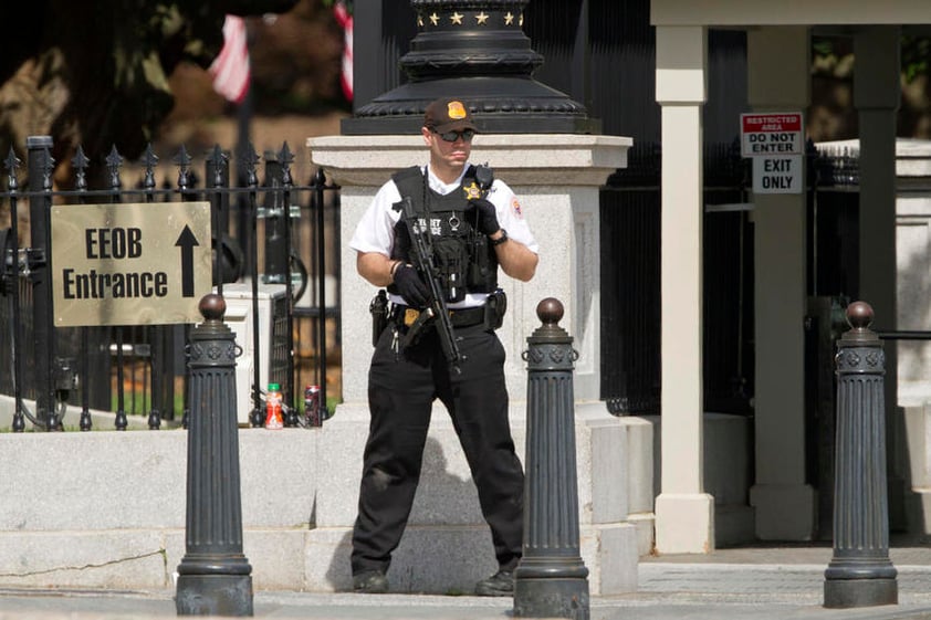 Personal de seguridad permaneció en guardia.