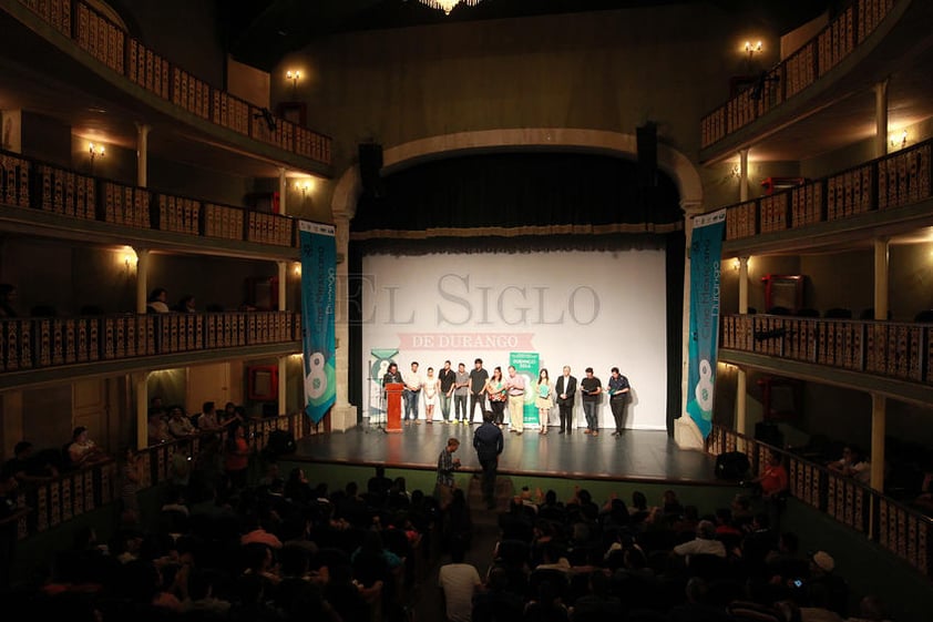 El filme dirigido por Joaquín del Paso se hizo de los premios del Jurado Joven, de la Crítica, Centro Casa Buñuel Calanda y el más destacado de la noche: el premio a Mejor largometraje nacional.