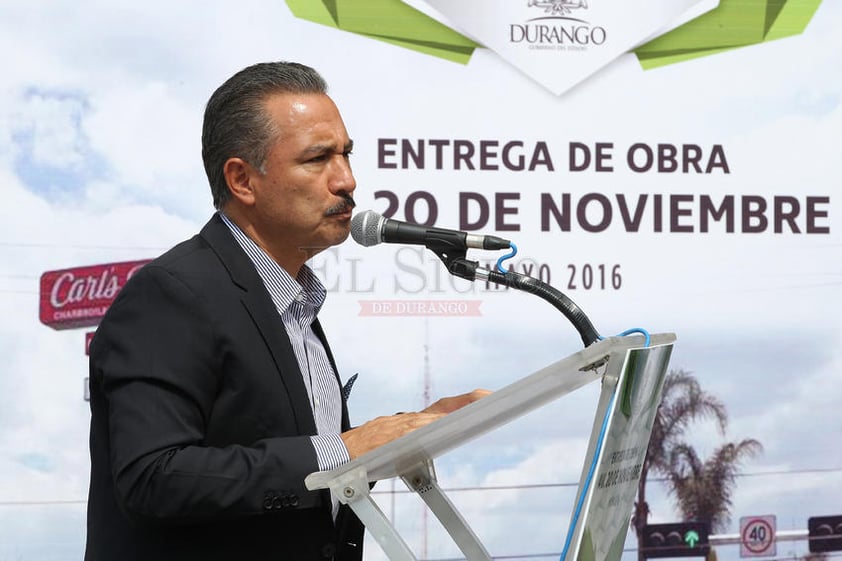 El alcalde de Durango, Carlos Contreras, estuvo presenta durante la entrega de la obra.