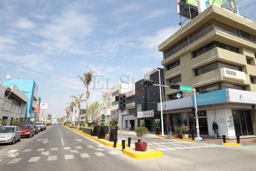 Además, se renovaron al cien por ciento banquetas, camellón central, señalización urbana, alumbrado público.