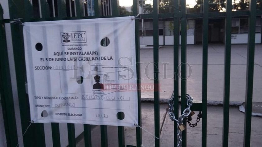 Algunas escuelas de la capital de Durango amanecieron cerradas con cadenas.