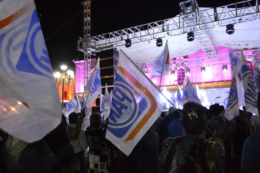 Aispuro encabezó una celebración en la Plaza IV Centenario.