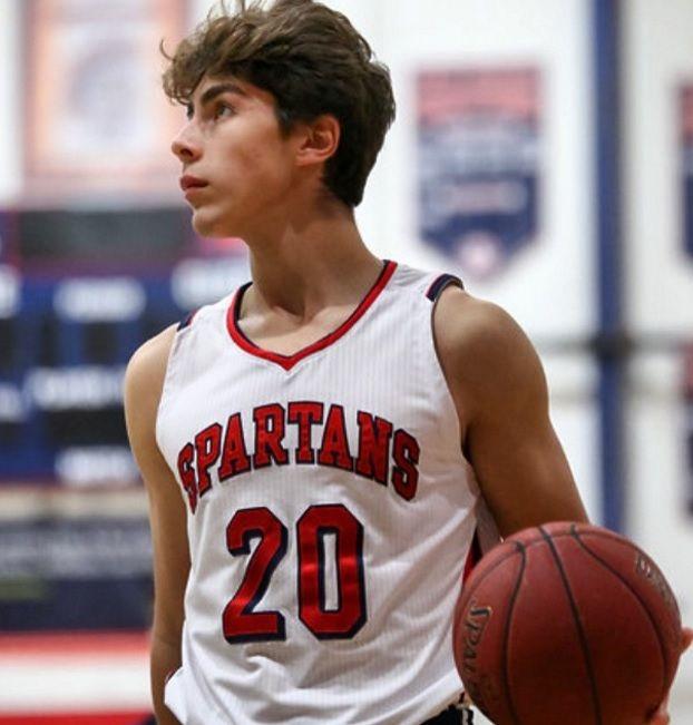 Ha expresado su gusto por el basquetbol.