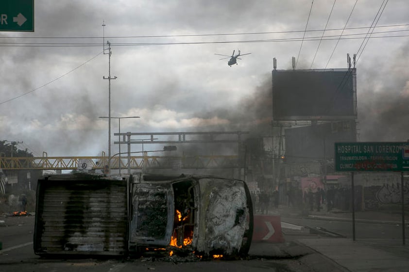 Con la ayuda de algunos lugareños e integrantes de organizaciones sociales, los docentes llegaron a la ciudad de Oaxaca, donde la situación continuaba siendo tensa.