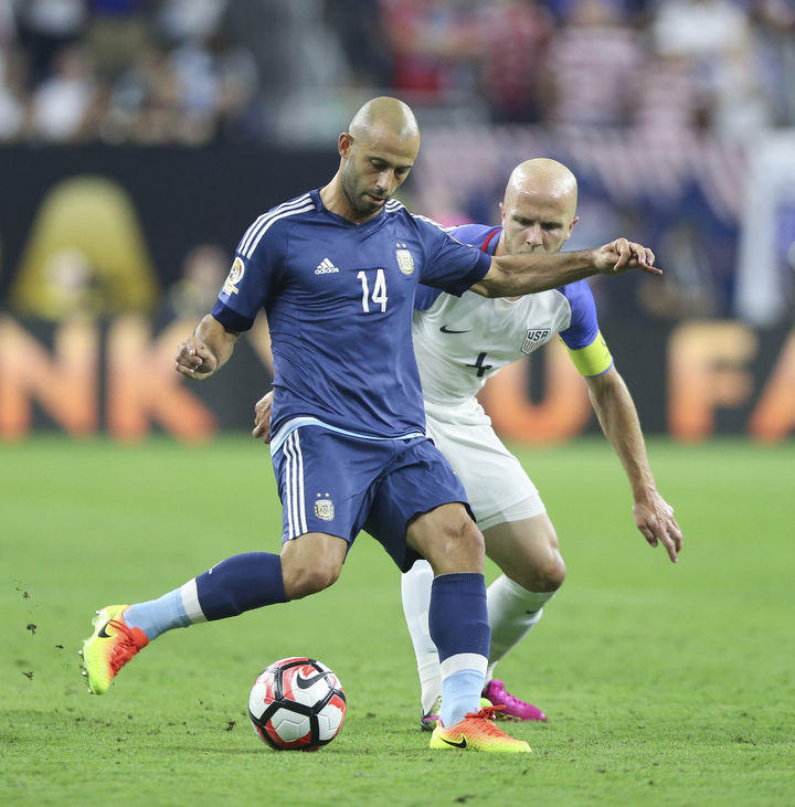 Vence Argentina a EU y es el primer finalista