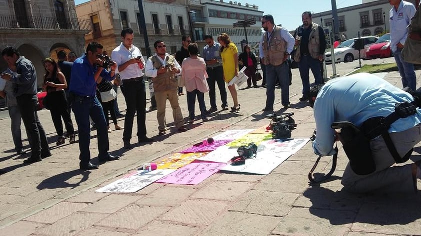 Periodistas y profesionales de la comunicación en Durango se manifiestan en contra las agresiones a compañeros y medios en México.