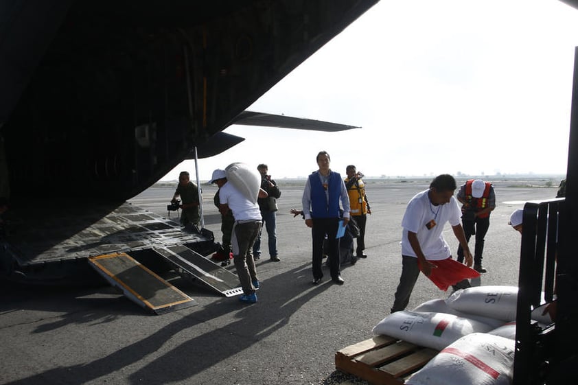 En los próximos tres días se transportarán poco más de 600 toneladas de maíz, frijol y leche en polvo tanto por vía aérea como terrestre.