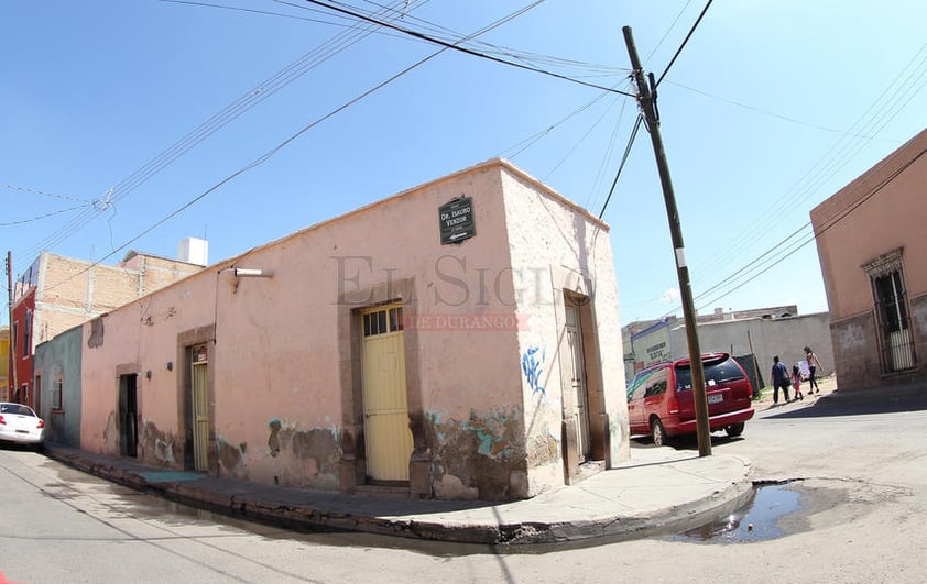 El Siglo de Durango recorrió calles como Isauro Venzor, Antonio Norman Fuentes, Progreso, Mascareñas y Donato Guerra, en las que existen viviendas que a simple vista lucen a punto de caer.