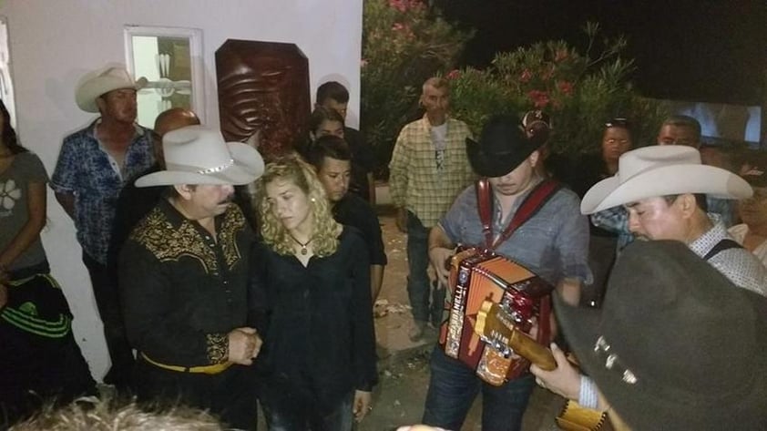 Con música se despidieron del líder de Los Cadetes de Linares.