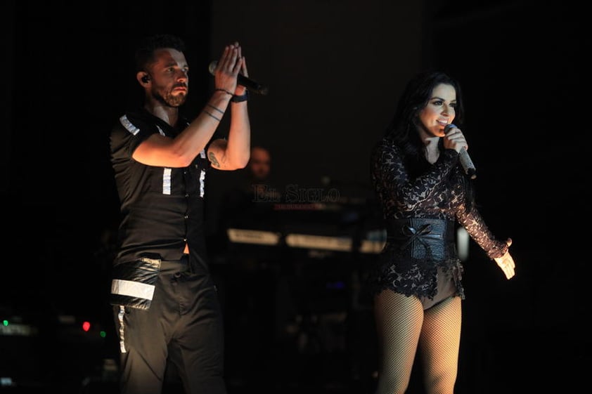 Lidia, Mariana, M'Balia, Daniela, Federica, René, Apio, Sergio, Ari, Erika, Óscar y la presencia a ratos de María José, desde una pantalla, tuvieron a su cargo el concierto inaugural de la Feria Nacional Durango Villista 2016.