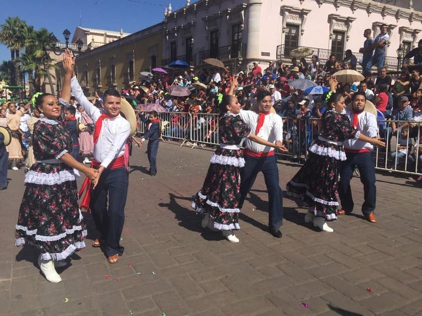 Es así como concluyó el tradicional desfile para celebrar el 453 aniversario de nuestra ciudad.