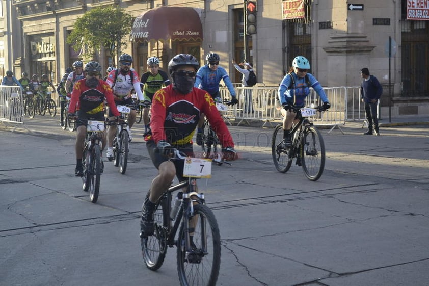 El segundo lugar fue para Jaime Miranda, quien realizó un tiempo de 3:04:10.2, en tanto que Gustavo Pedrosa Sicaeros se conformó con el tercer puesto al parar el reloj en 3:07:09.2.