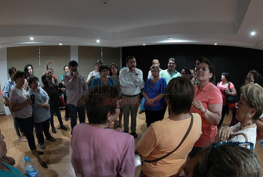 Las mujeres fueron recibidas por el dirigente estatal del PRI, Ricardo Pacheco.