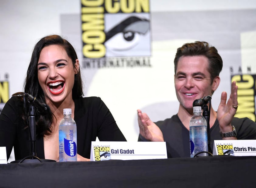 Gal Gador y Chris Pine durante la presentación del tráiler de Wonder Woman.