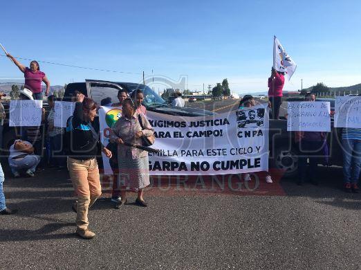 Los inconformes querían semilla de frijol, pero como se acabó el tiempo de siembra ahora quieren la de avena para no dejar la tierra sin sembrar.