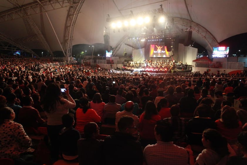 El público ovacionó a la orquesta cuando ejecutó la ‘Marcha Imperial’, tema emblema de Star Wars y uno de los más esperados de la noche.